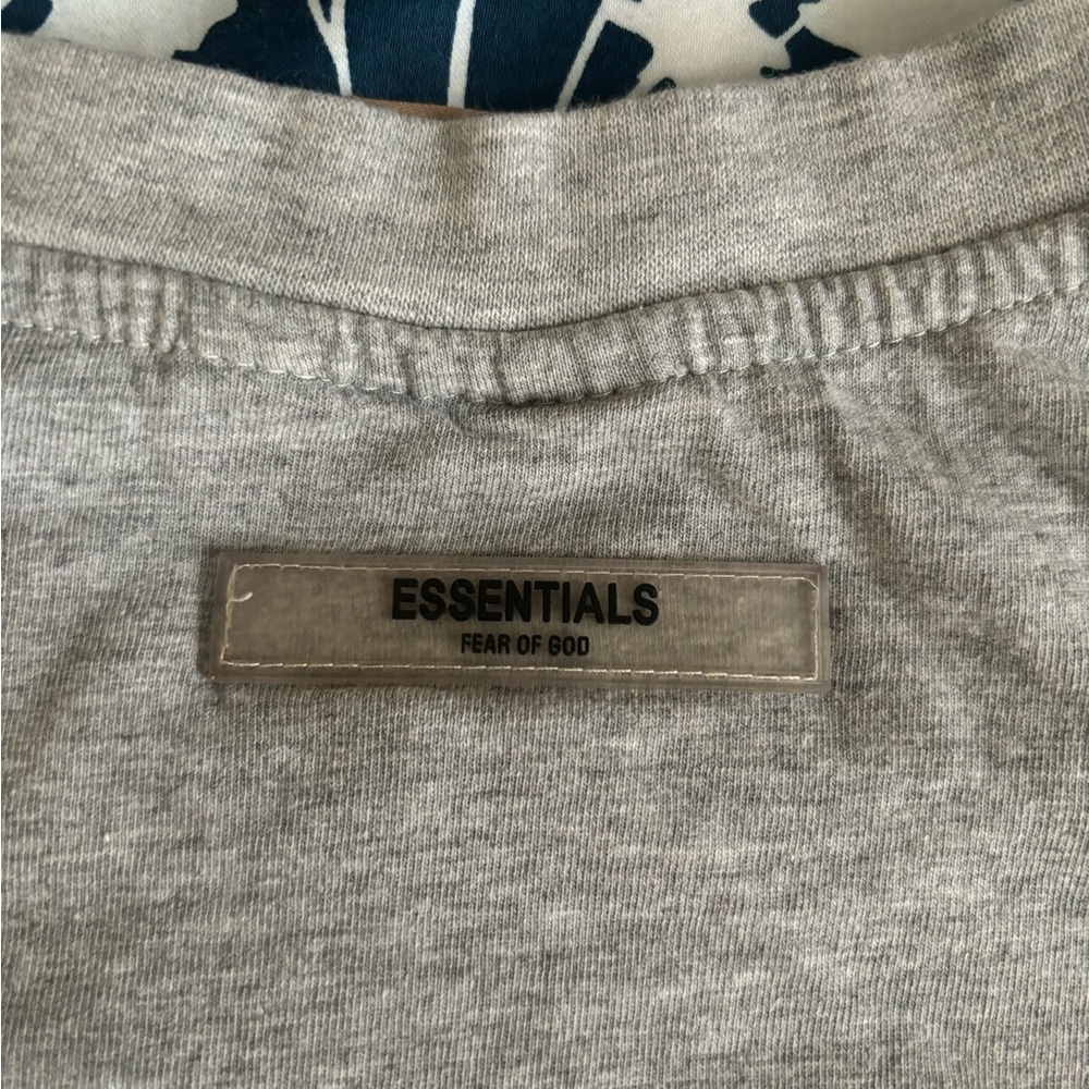 Essentials tee - Picture 2 of 2
